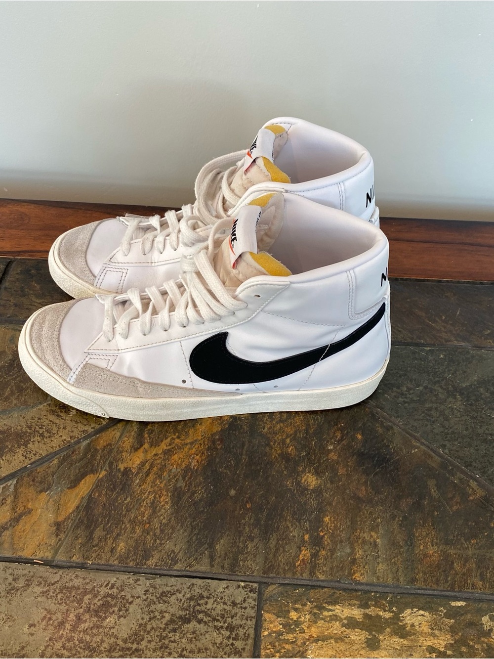 Nike High-Top Blazer Mid 77s -  White w/ Black Swoosh Yellow Tongue size 9